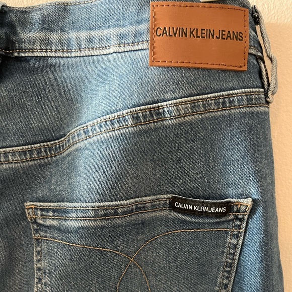 ✅ NWOT - Calvin Klein Jeans - Distressed High-Rise Straight Leg Jeans - Size 30 - Picture 6 of 12